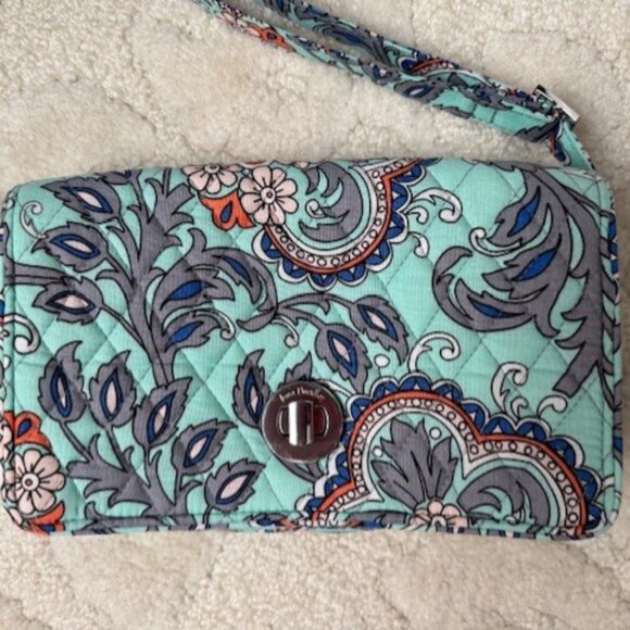 Vera Bradley Crossbody - Picture 1 of 4